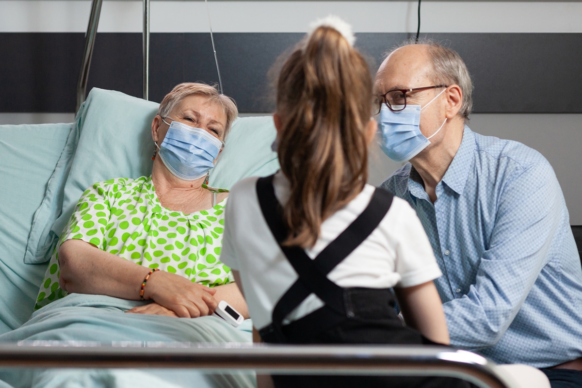 https://bajakorhaz.hu/wp-content/uploads/2025/04/250402_freepik_hospital_bed_visitor_mask.jpg