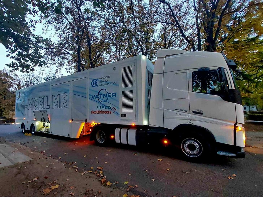 A mobil MR 2025. október 21-én megérkezett a Bajai Szent Rókus Kórházba