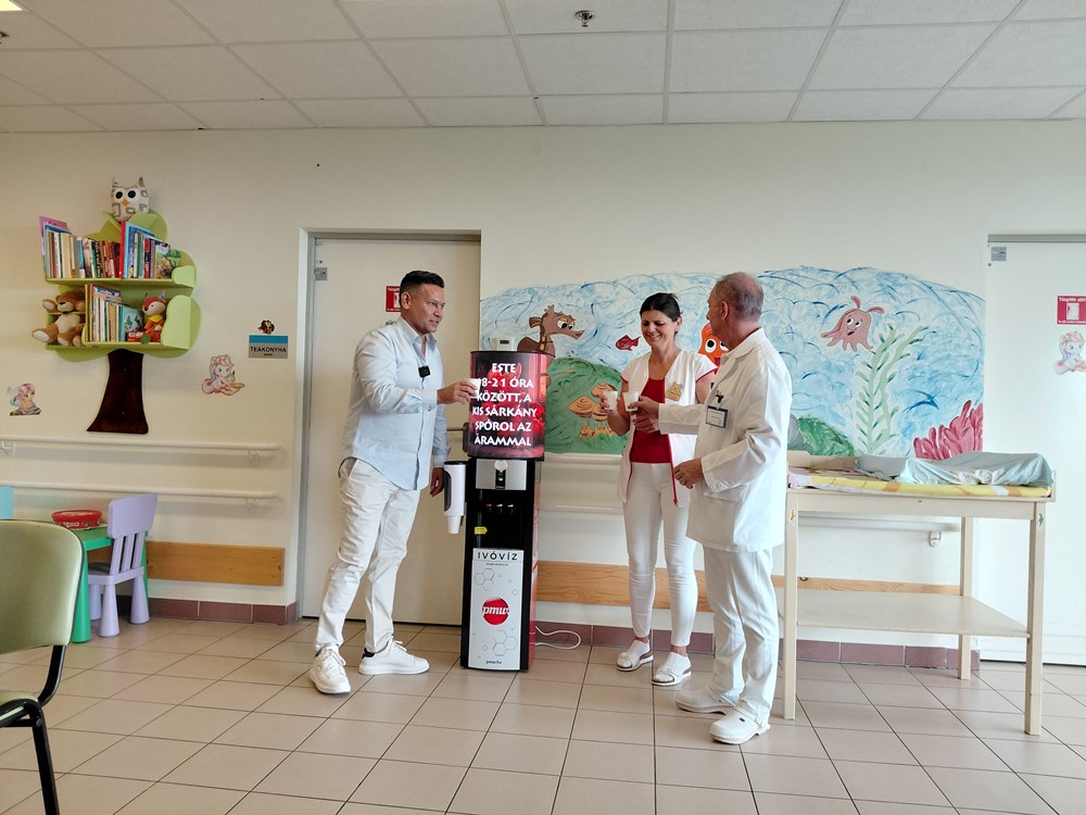 Okos vízautomata került a  Csecsemő- és Gyermekosztályra
